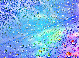 reflejo de gotas en vidrio 