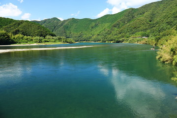 日本の原風景　四万十川　佐田沈下橋（今成橋）からの風景
