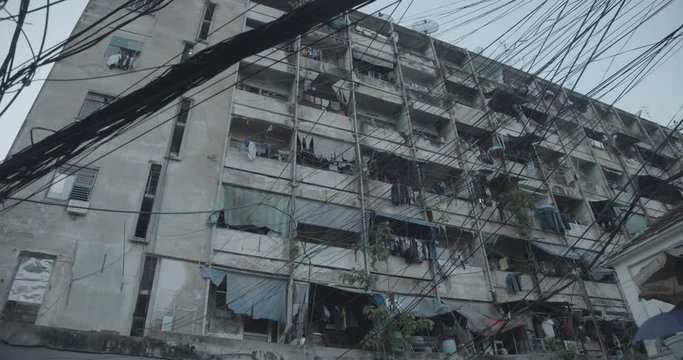 Bangkok chinatown block of flats - People living in dirty apartment house in downtown city - Ghetto Thailand - Asian living - Exterior