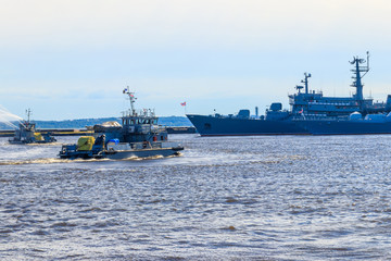 Obraz premium Extinguishing a burning ship during naval exercises