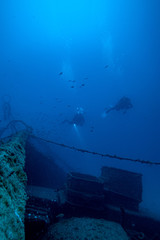 Plongeurs &eacute;pave