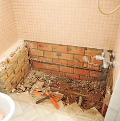 Works of masonry for renovation the bathtub