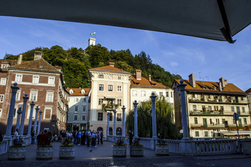 Ljubljana, Uferpromenade des Flusses Ljubljanica, Burg, Slowenie