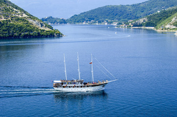 Segelboot, Bucht von Kotor, Serbien-Montenegro, Montenegro