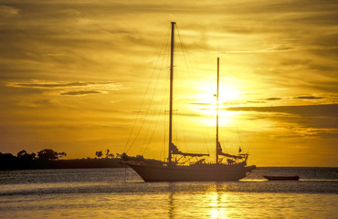Yacht beim Sonnenuntergang, Grenada, Grand Anse Strand