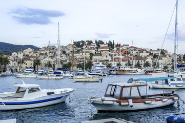 Fototapeta premium Stadtansicht mit Hafen, Kroatien, Dalmatien, Hvar