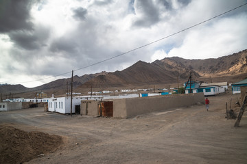 Fototapeta na wymiar Poor village on the Pamir highway in Tajikistan