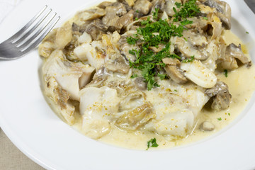 saithe fillet, mushrooms in white wine sauce