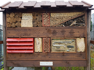 Insektenhotel, Insektenunterschlupf