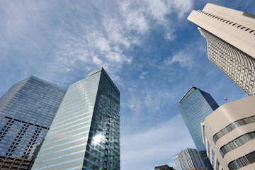 Fototapeta na wymiar High-rise buildings of fine weather - Shinjuku, Tokyo, Japan 新宿　高層ビル　ビジネス街 