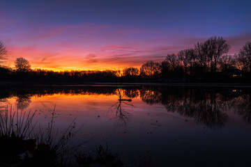 Obraz premium sunset over the lake