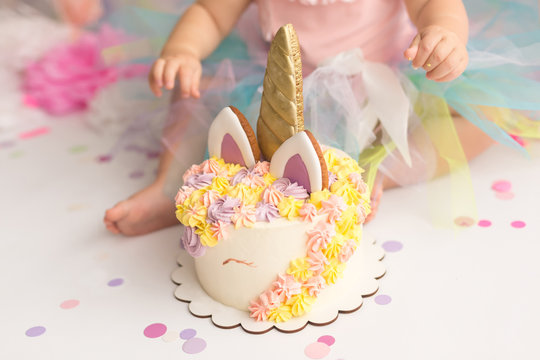 cake in the form of a unicorn. photo shoot cake smash