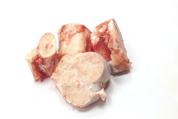 ossa di manzo con midollo per il brodo 