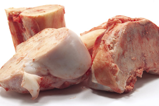 ossa di manzo con midollo per il brodo 