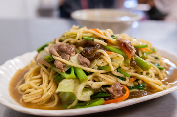 eat famous Taiwanese fried noodles