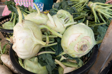 Obraz premium turnip stacked on the marketplace