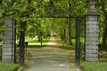 Grille d'entrée au domaine de la roseraie Colomia à St-Pieter-Leeuw 