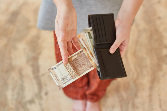 Girl Holds A Wallet And Pays 10 Indian Rupees