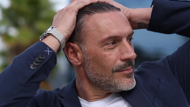 Hombre de mediana edad en primer plano 