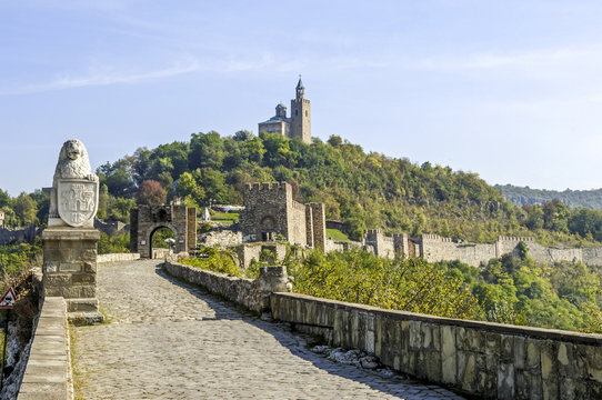 Veliko Tarnovo, Zaravezh&uuml;gel mit Zarenpalast, Bulgarien, Mittel