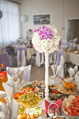 A long narrow stand with a spherical bouquet on the holiday table 2208.