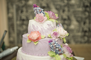 Wedding cake and colorful flowers 2213.