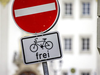 Verkehrsschild Einfahrt Verboten Fahrräder frei
