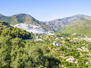 Weisses Dorf Ojen, Spanien, Andalusien, Ojen