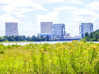 Fototapeta na wymiar AkW, Atomkraftwerk bei Blois in Frankreich, Frankreich, Loire-Ta