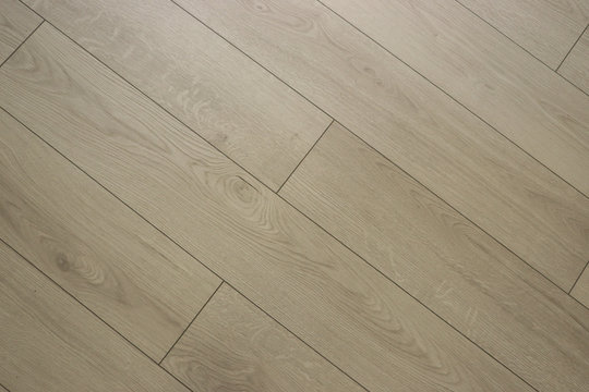Parquet gris beige en diagonale