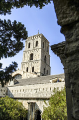 Fototapeta na wymiar Arles, Kirche St. Trophime, Frankreich, Provence