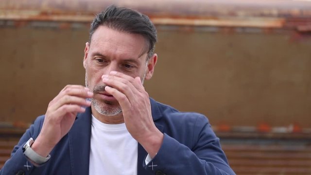 Hombre de mediana edad en primer plano 
