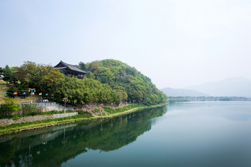 Yeongnamnu is a Korean traditional building built in the Goryeo period.