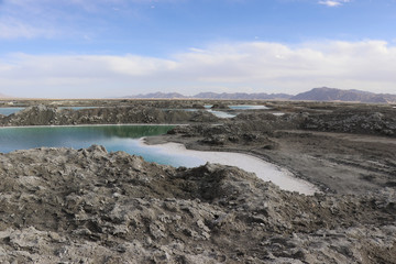 Fototapeta premium Dachaidan Emerald Salt Lake in Qinghai Province, China