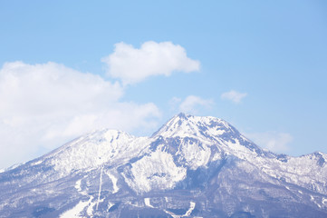 雪の妙高山