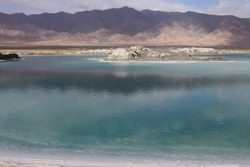 Fototapeta premium Dachaidan Emerald Salt Lake in Qinghai Province, China