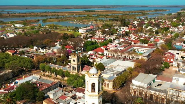 Vista a&eacute;rea de la Parroquia Nuestra Se&ntilde;ora del Socorro y la ciudad de San Pedro - Buenos Aires - Argentina