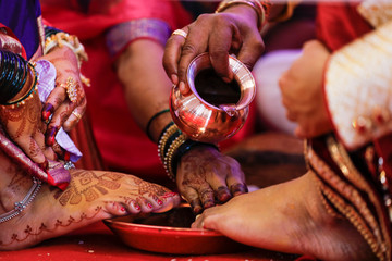 Fototapeta na wymiar Indian wedding ceremony in Hinduism : Bridal leg with mehandi design 