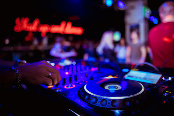 Obraz na płótnie Canvas nightclub parties DJ. sound equipment