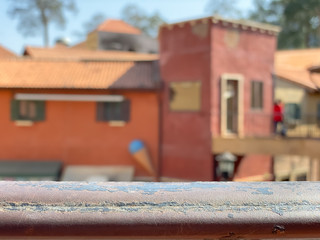 Naklejka premium Empty old rough bar with blurred Italy house background.