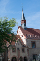 Fototapeta premium Altes Rathaus in der Stadt Göttingen in Niedersachsen