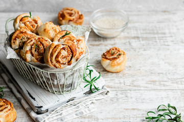 Unsweetened snails and puff pastry with bacon, sesame seeds and rosemary.