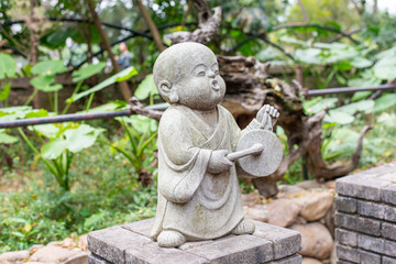 Fototapeta na wymiar Statue of musician in the park in China