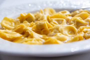Piatto di cappelletti in brodo, Cucina Italiana