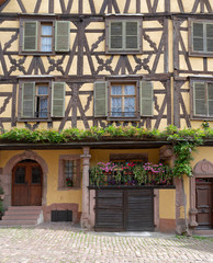 Fototapeta na wymiar historisches Haus in Riquewihr Elsass Frankreich