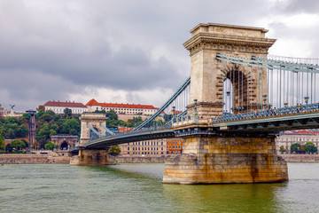 Obraz premium Szechenyi Chain Bridge on the Danube river in Budapest.