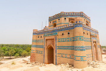 Uch Sharif Jawindi Bibi Tomb 01