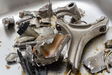 the engine of the sports car exploded and collapsed at the start of the race.