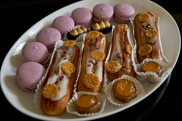 Obraz premium chocolate cake with nuts and raisins