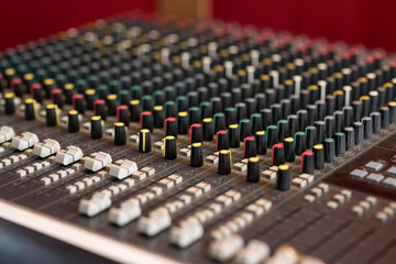table de mixage en musique